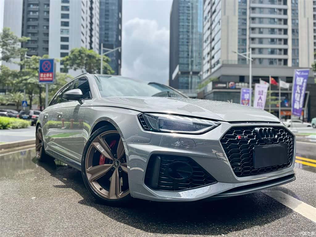 Audi RS4, 2022 4