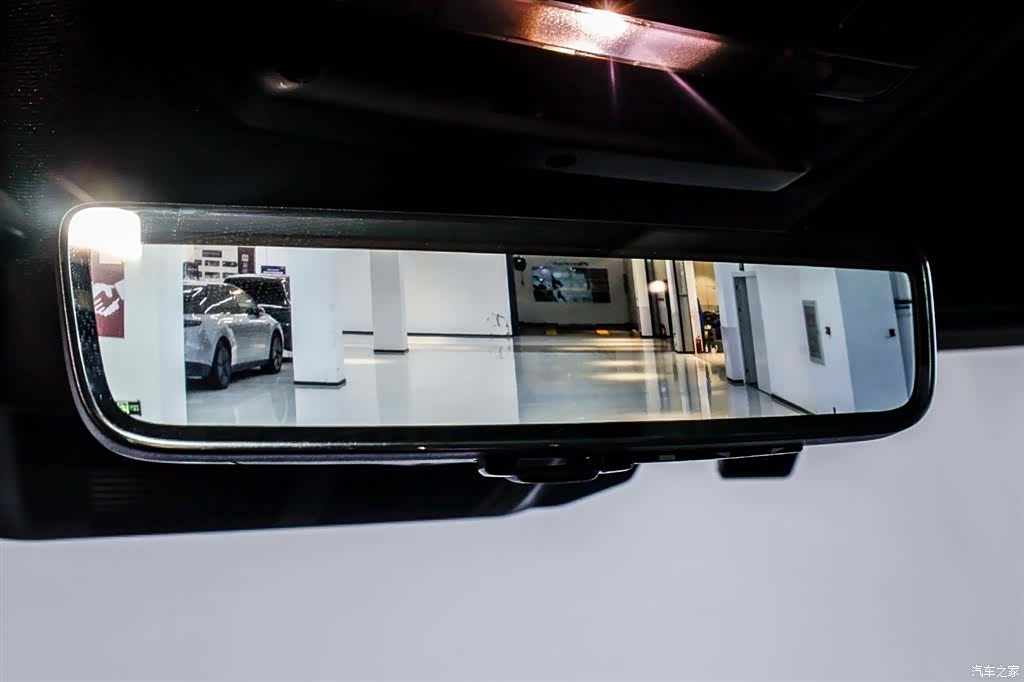 Land Rover Defender, 2023 21