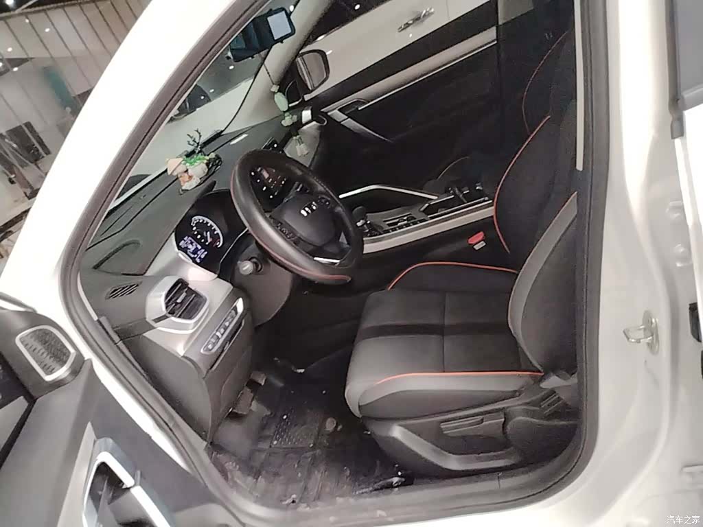 Geely Coolray, 2025 15