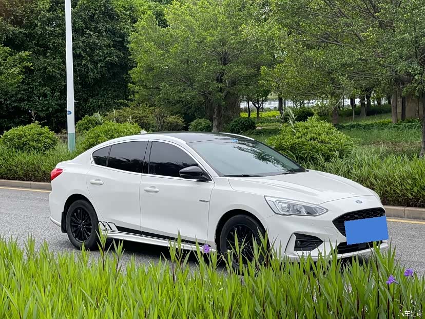 Ford Focus, 2021 3