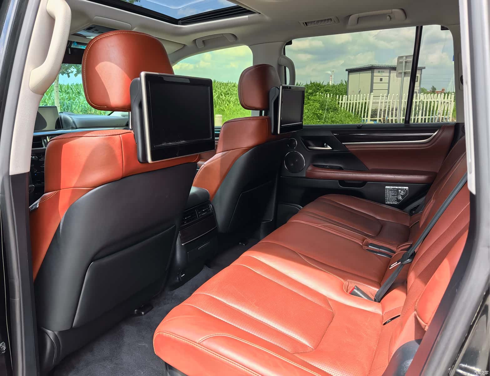 Lexus LX, 2016 9