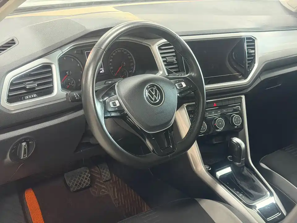 Volkswagen T-ROC exploring Songs