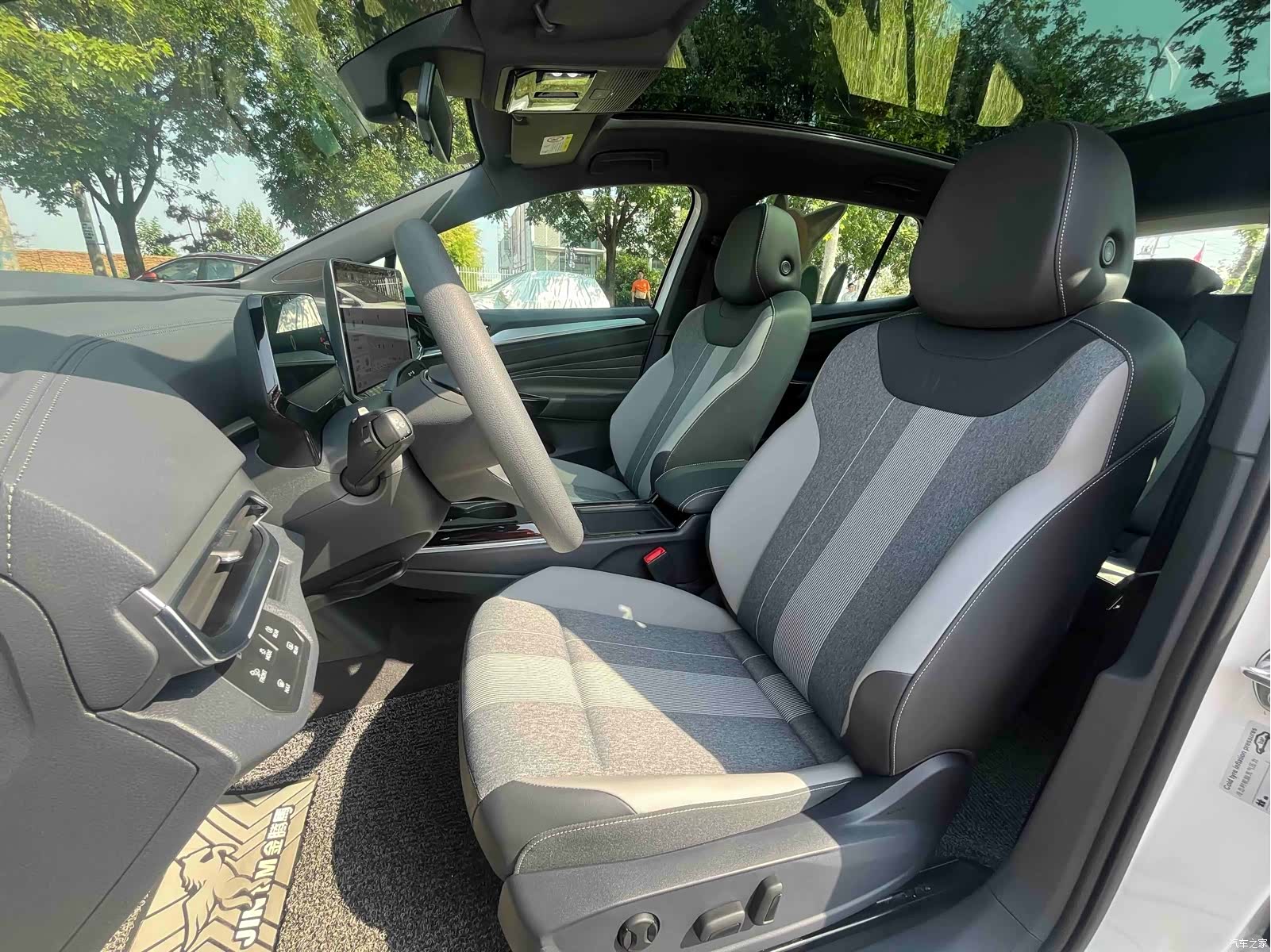 Volkswagen ID.4, 2025 11