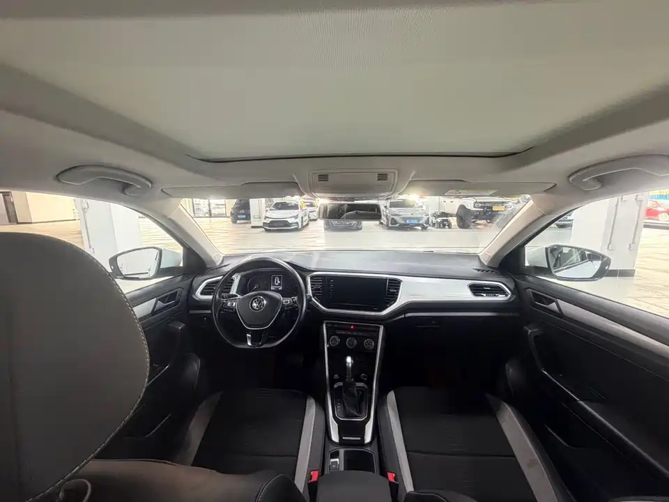 Volkswagen T-ROC exploring Songs