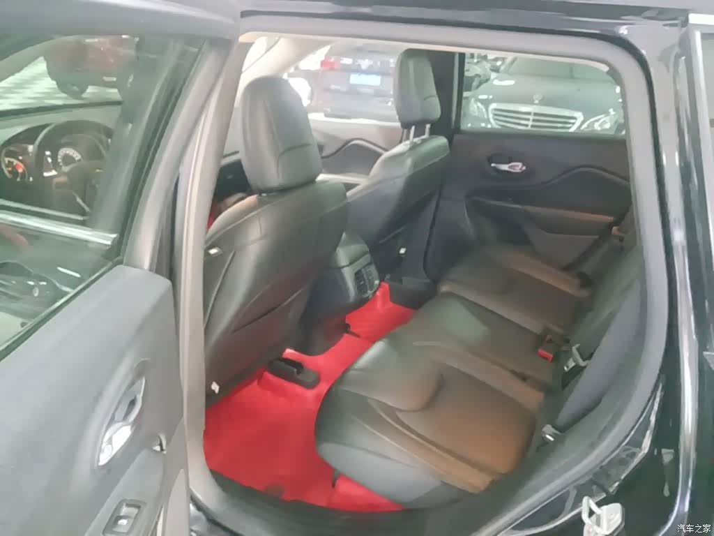 Jeep Cherokee, 2018 17