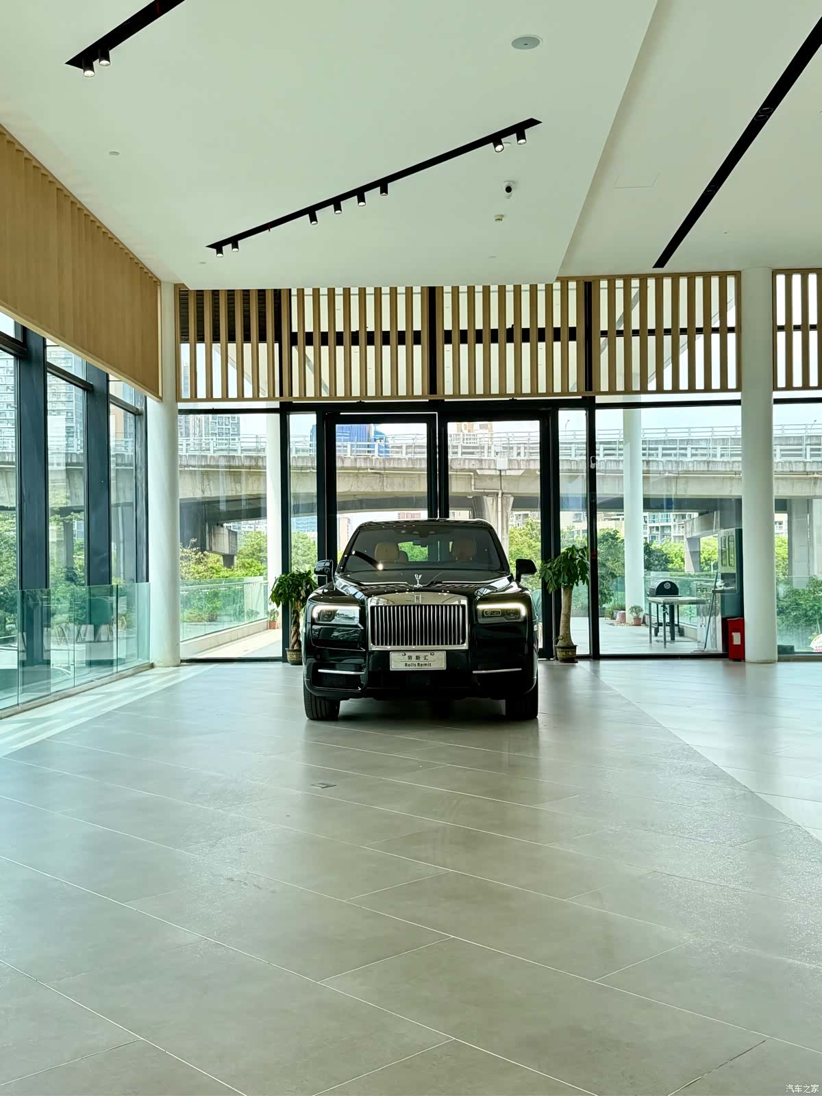 Rolls-Royce Cullinan, 2022 2