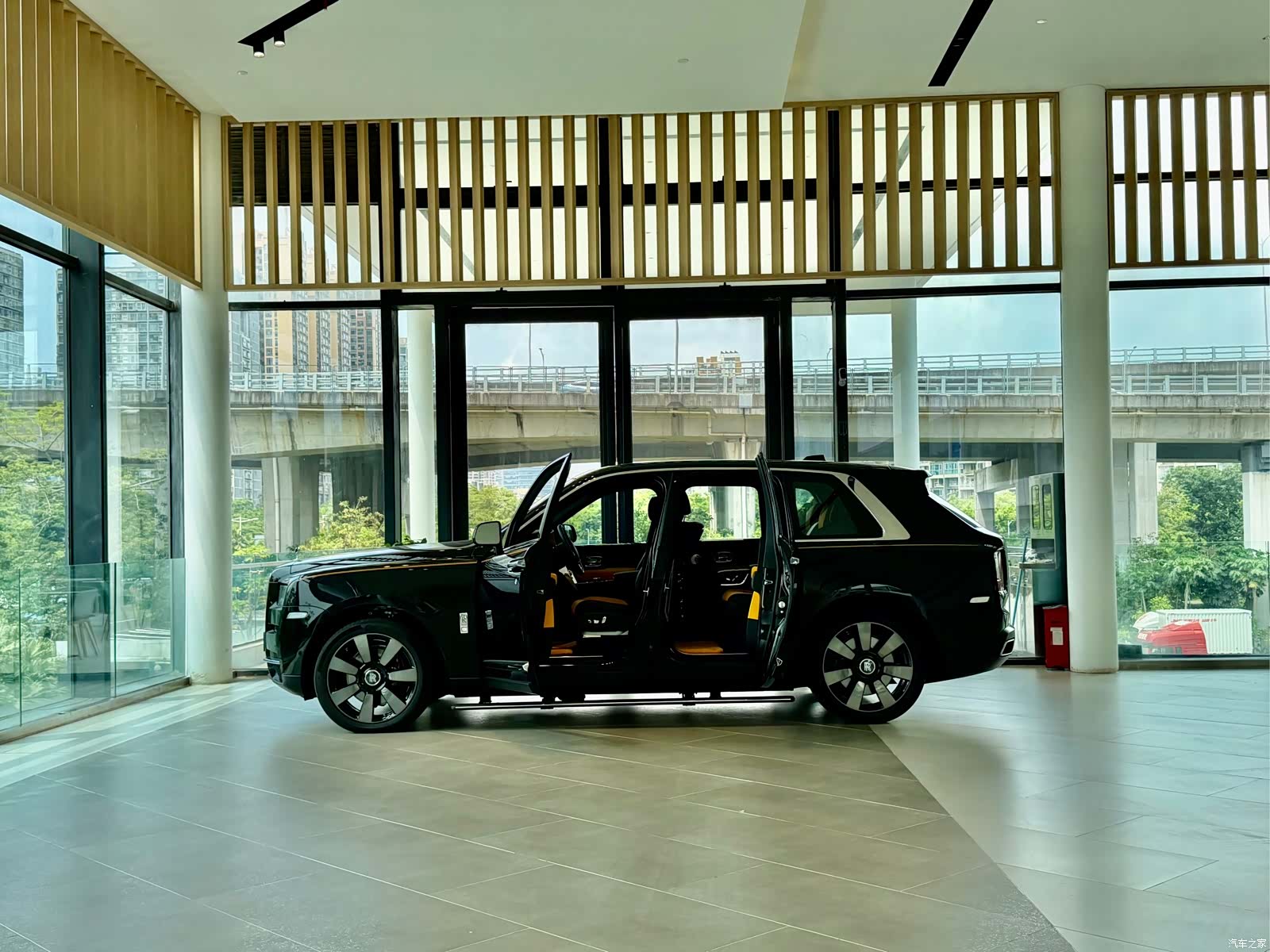 Rolls-Royce Cullinan, 2022 все фото