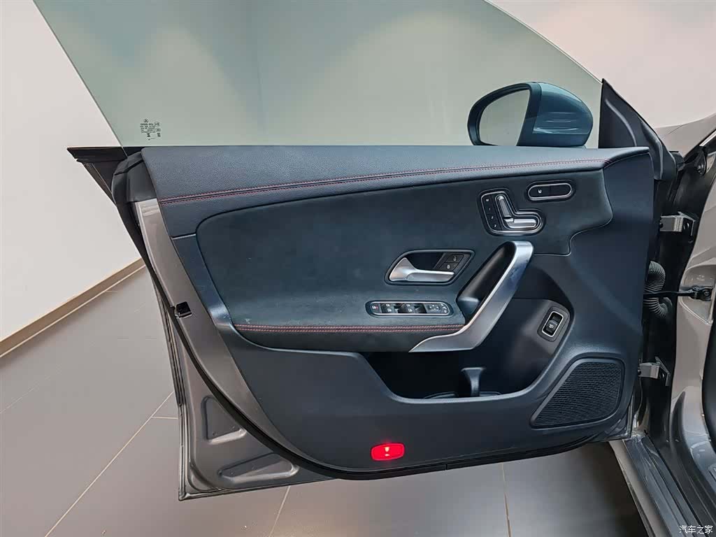 Mercedes-Benz CLA, 2025 12