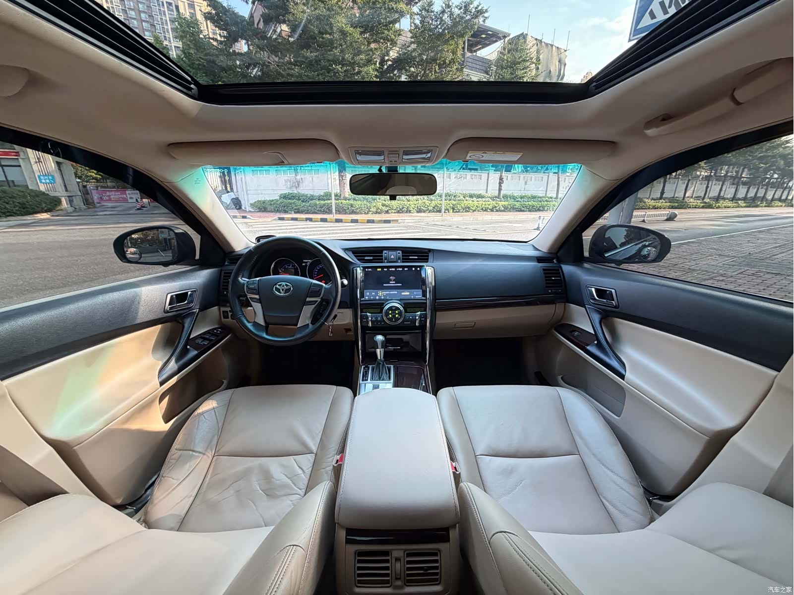 Toyota 2.5V, 2013 8