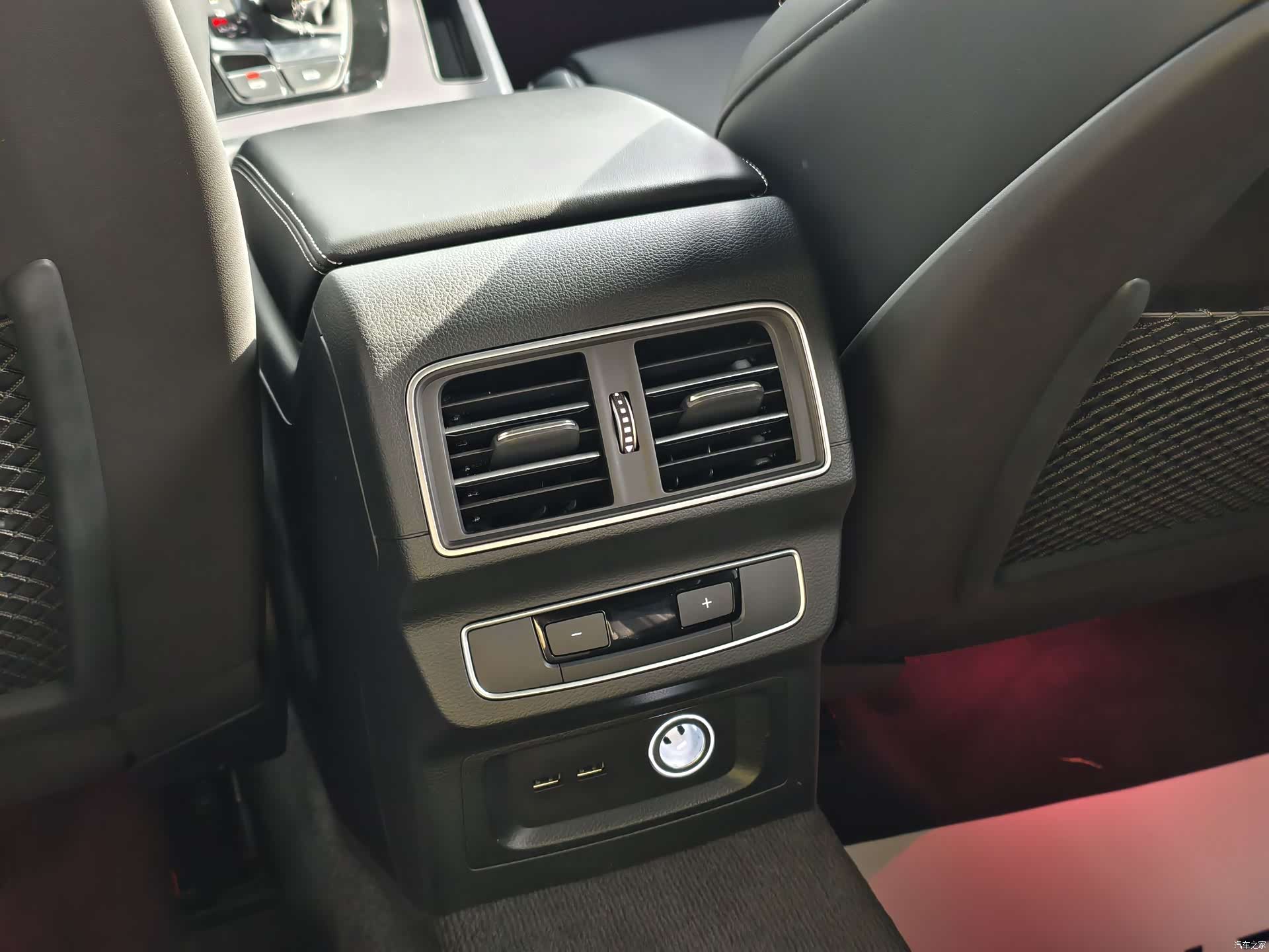 Audi Q5L, 2025 14