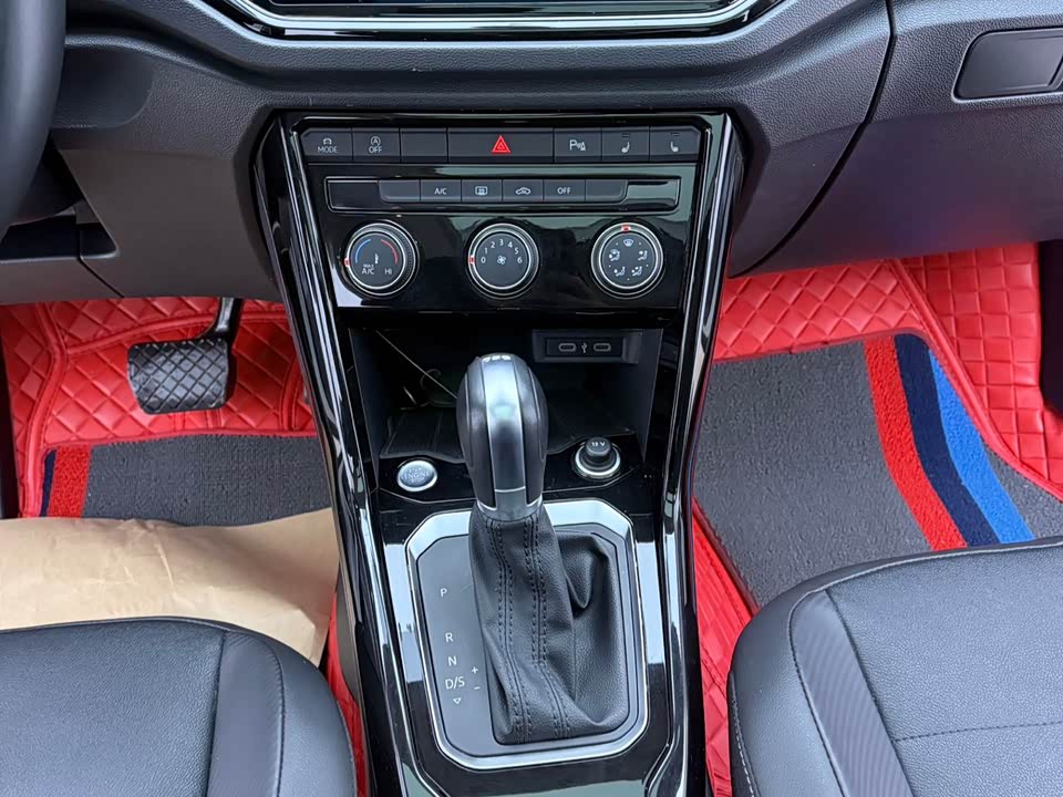 Volkswagen T-ROC exploring Songs