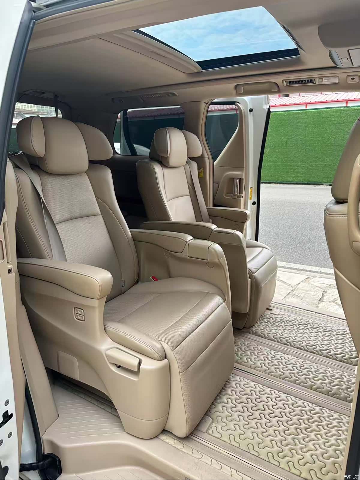 Toyota Alphard, 2014 10