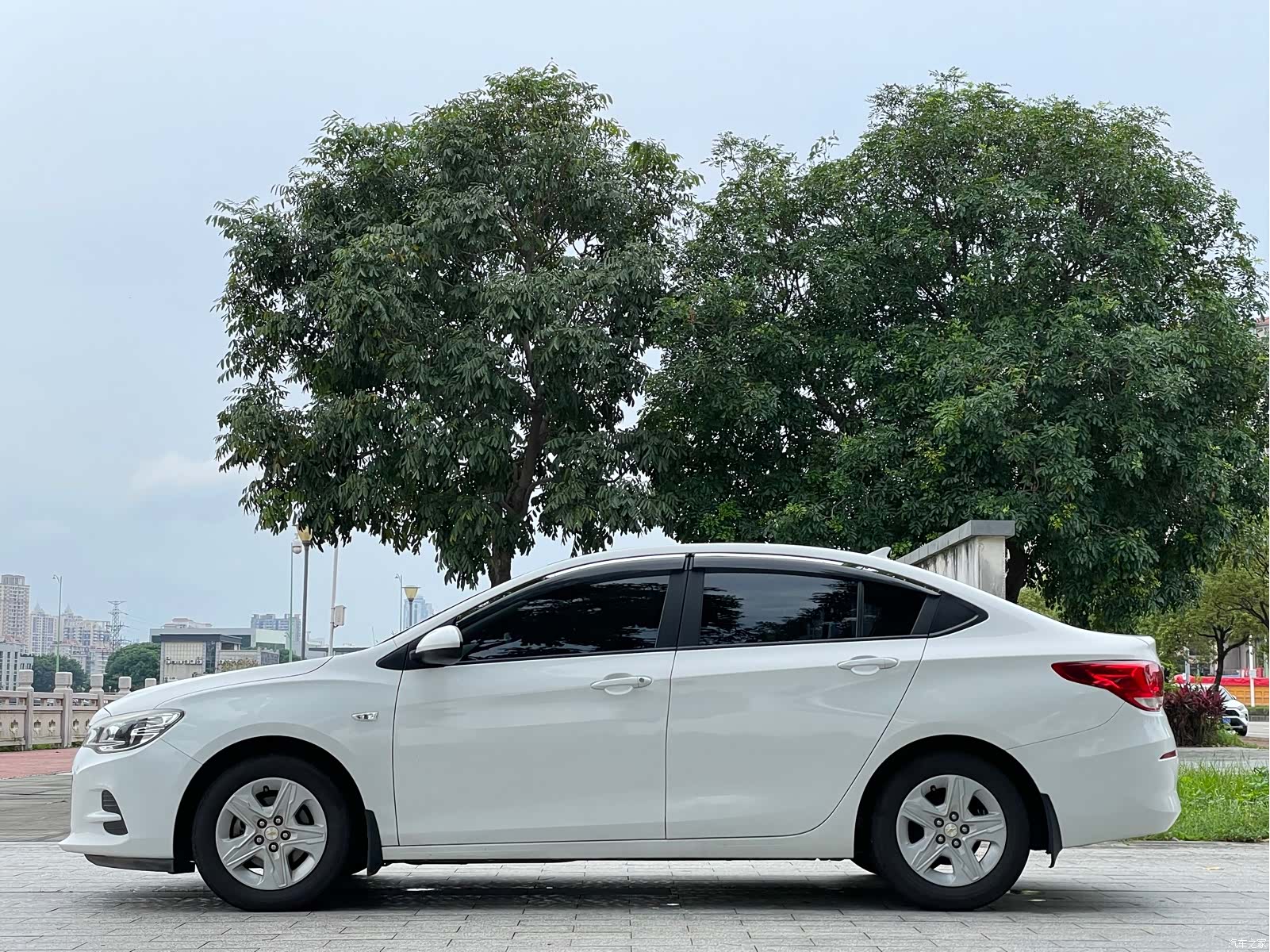 Chevrolet 320, 2018 13
