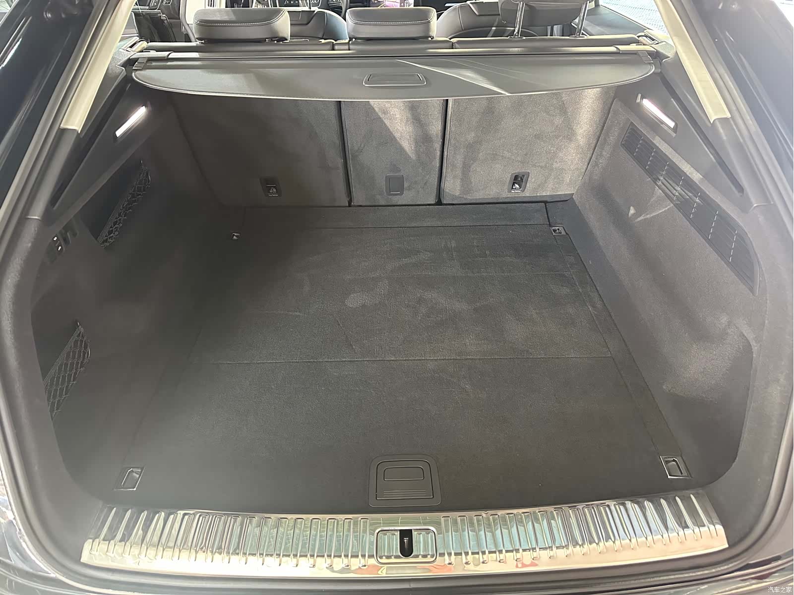 Audi Q8, 2025 15