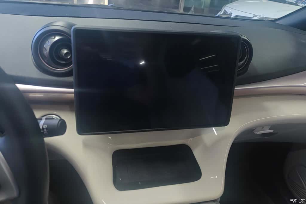 BYD Dolphin, 2025 13