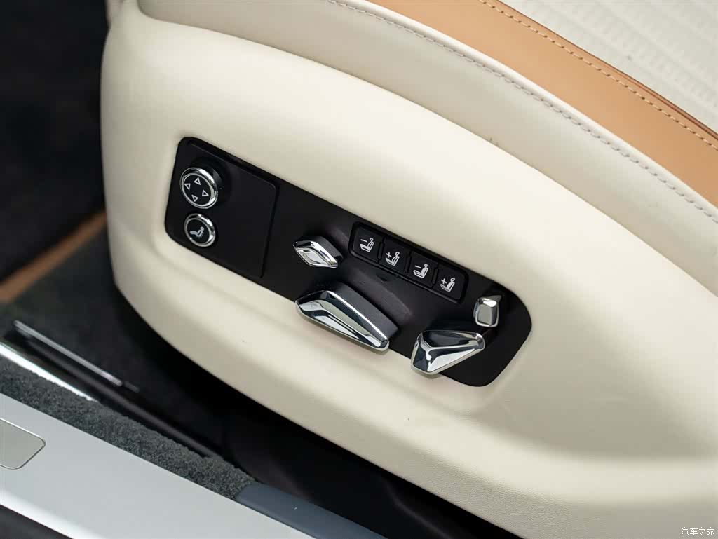 Bentley Flying Spur, 2023 9