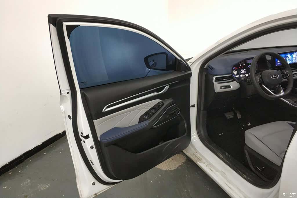 Geely Emgrand, 2022 7