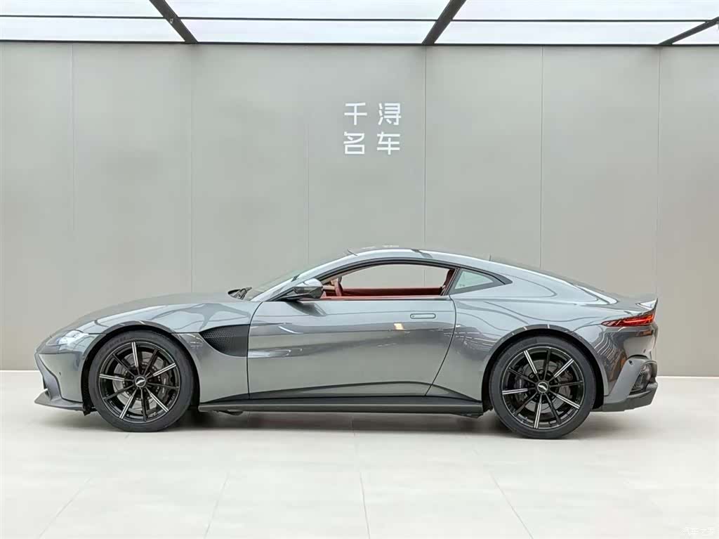 Aston Martin Vantage, 2019 3