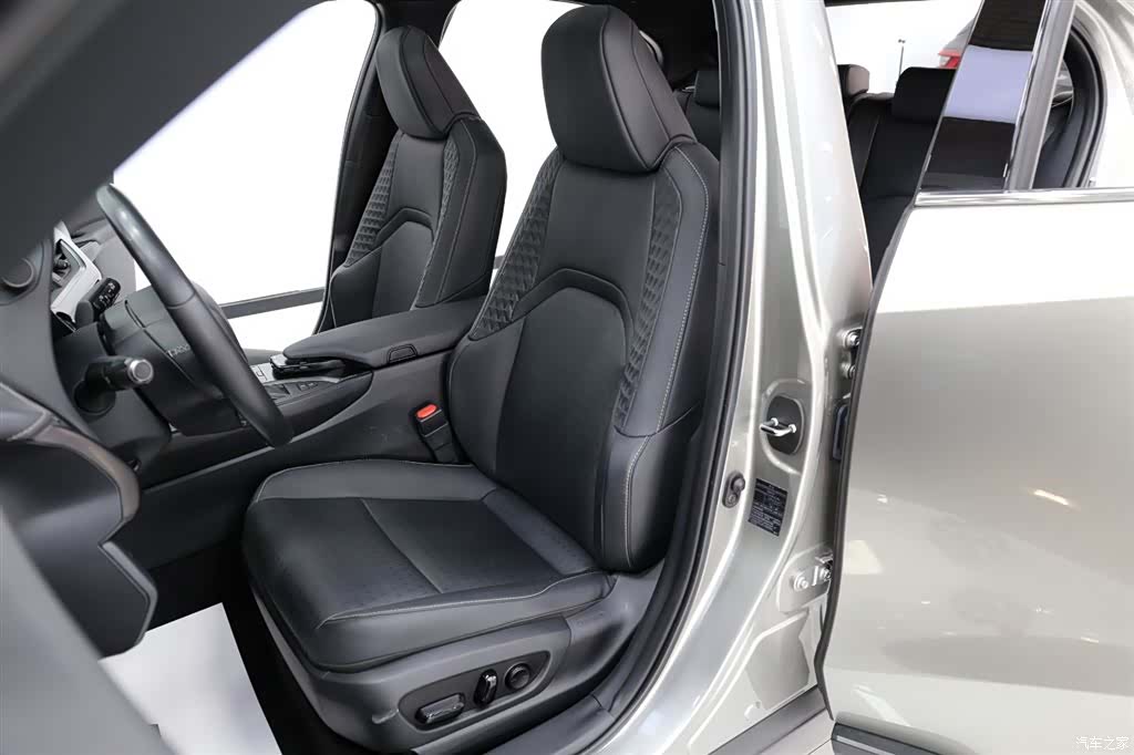 Lexus UX, 2022 7