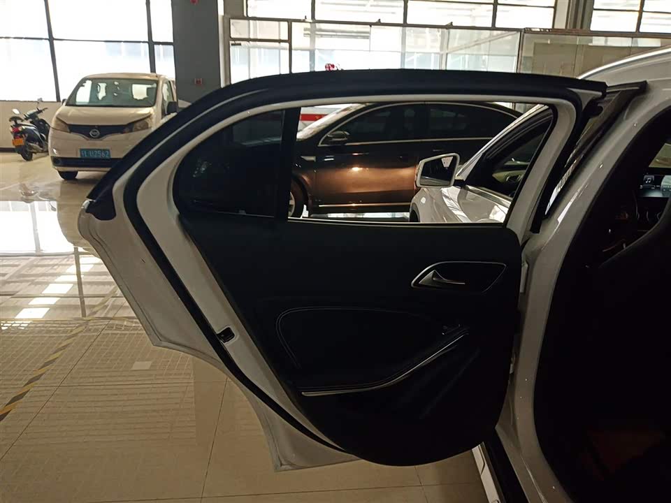 Mercedes-Benz GLA Mercedes-Benz GLA