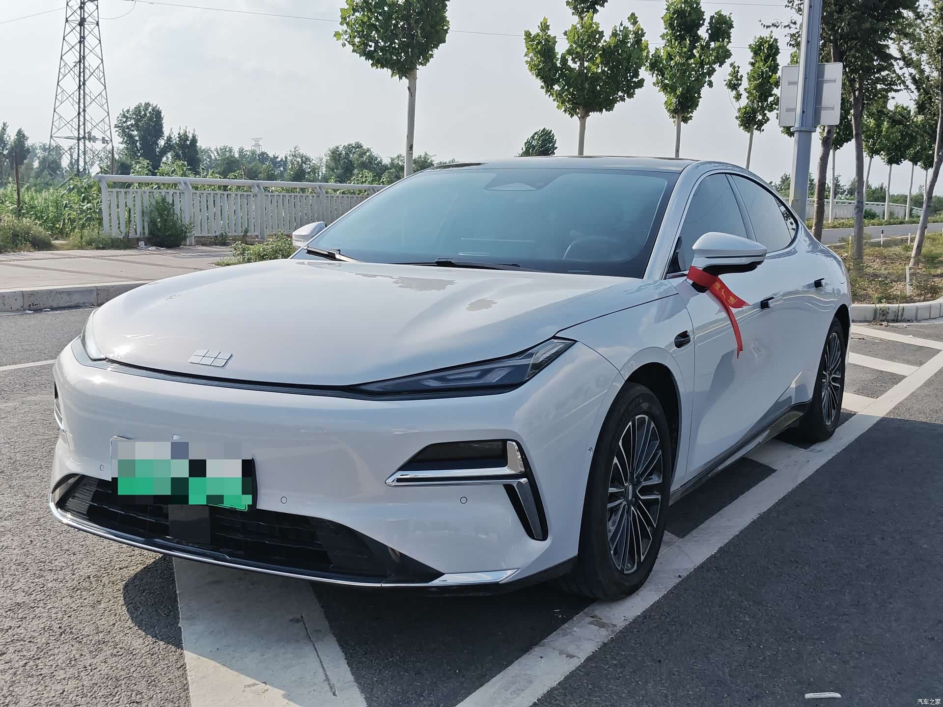 Geely 8, 2025 1