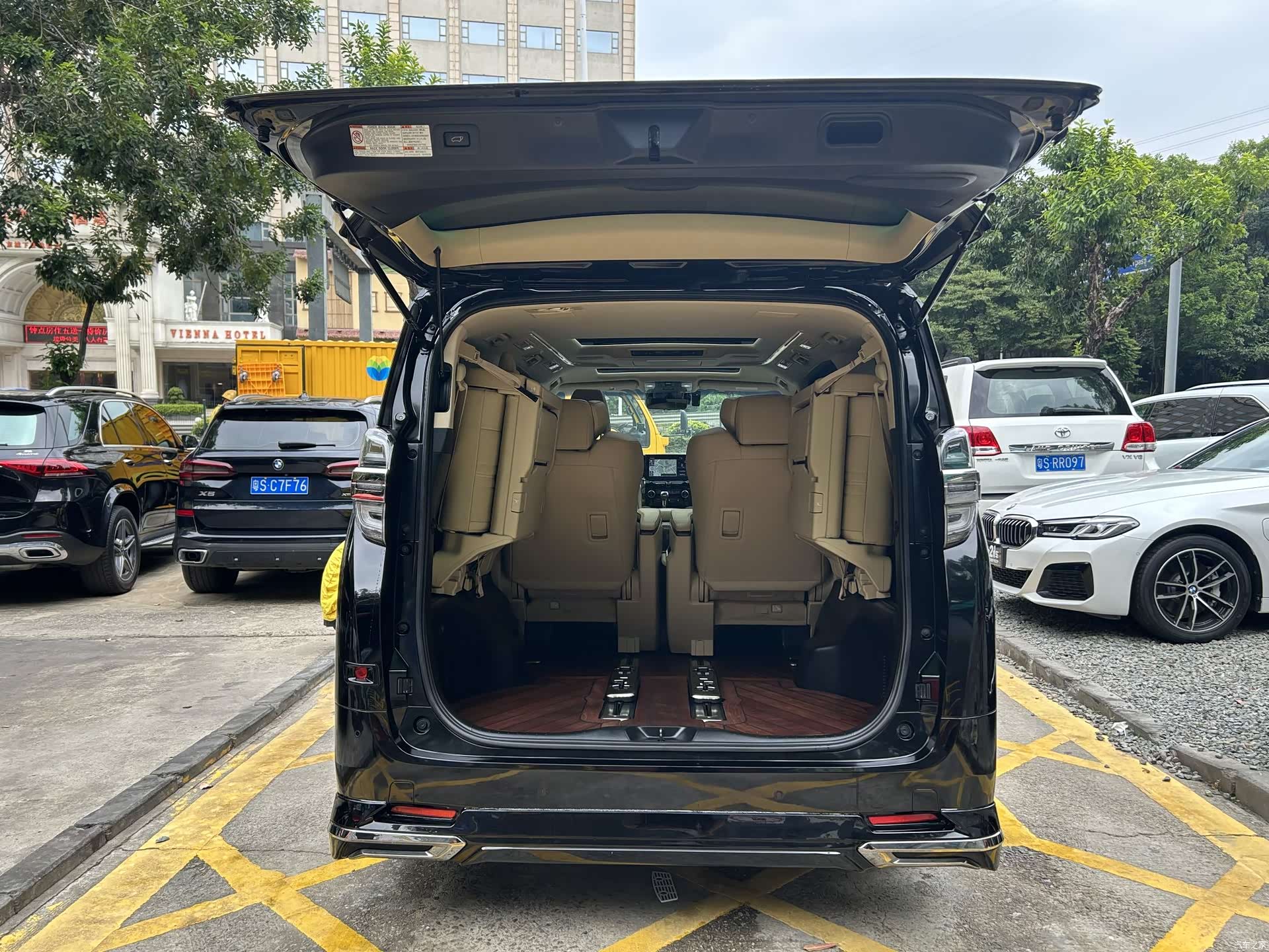 Toyota Vellfire, 2021 21