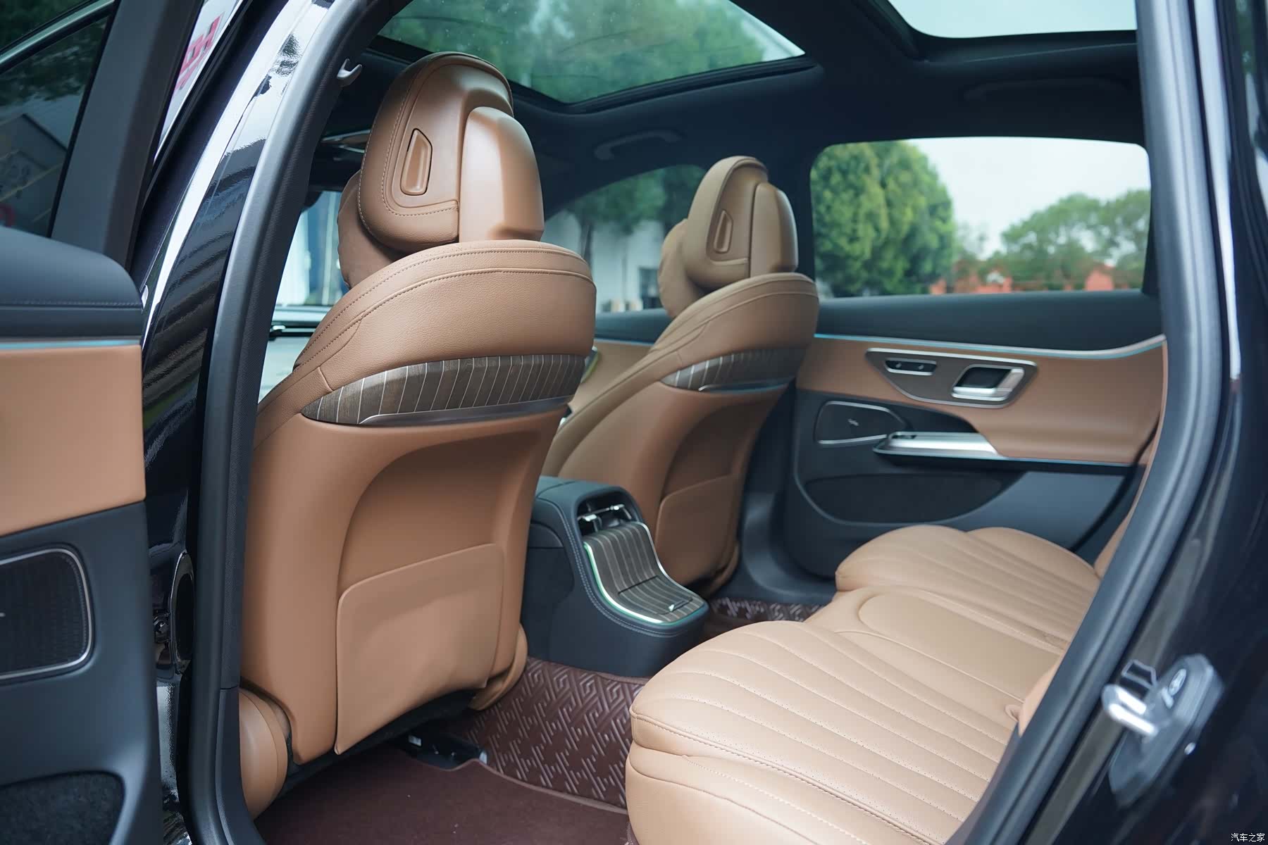 Mercedes-Benz E-Class, 2024 15