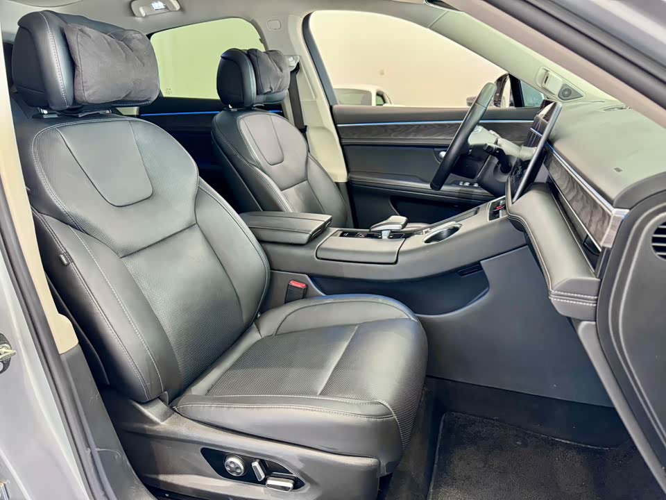 AITO Ask the world M5