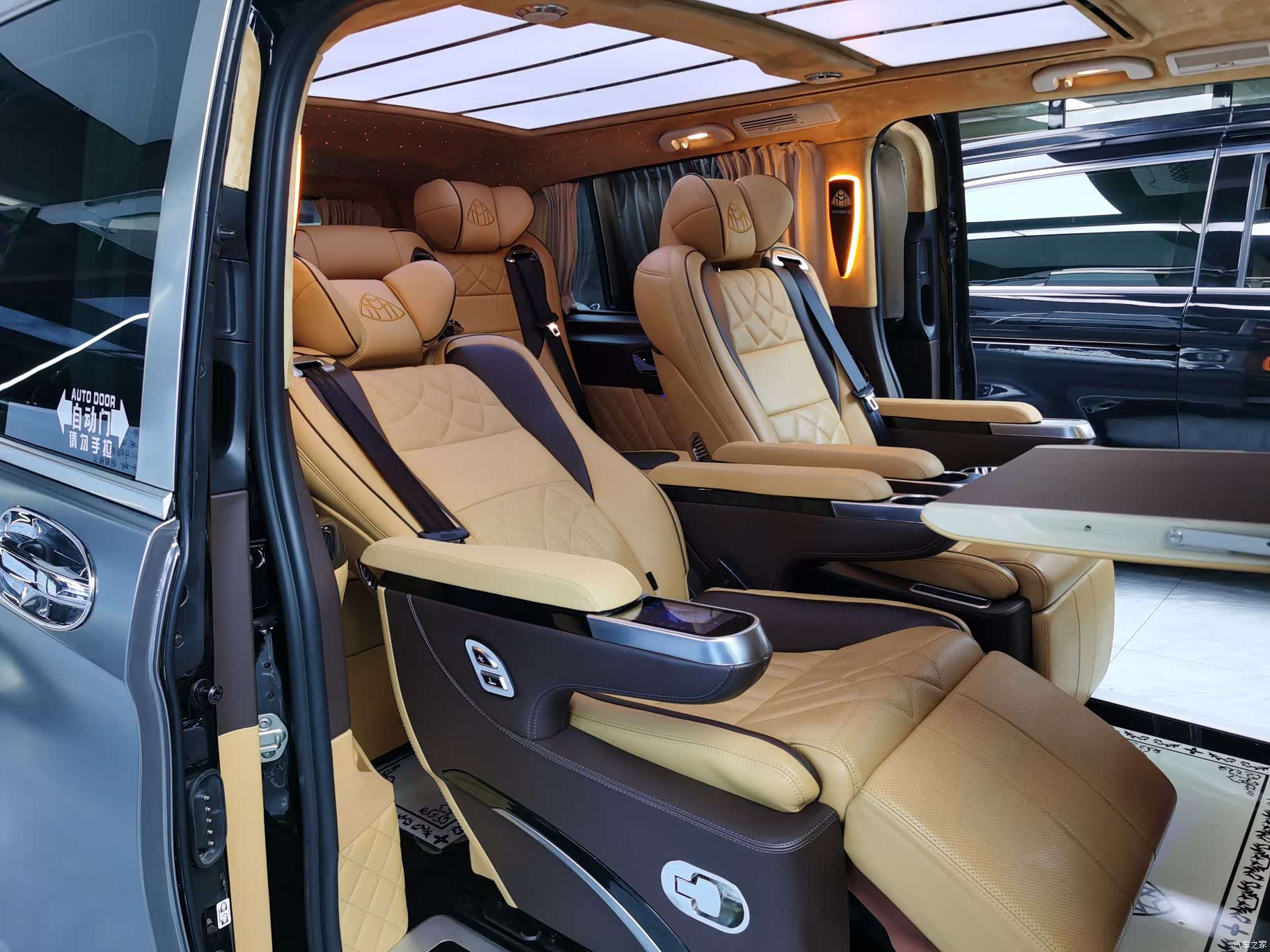 Mercedes-Benz 7, 2020 8