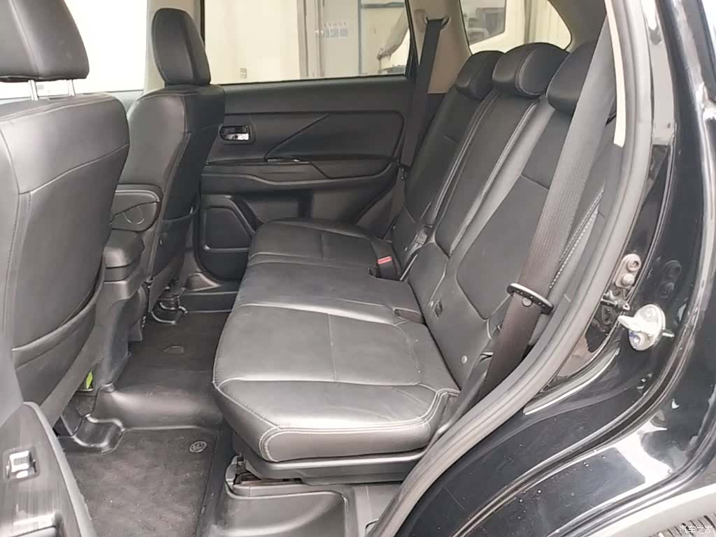 Mitsubishi Outlander, 2018 17