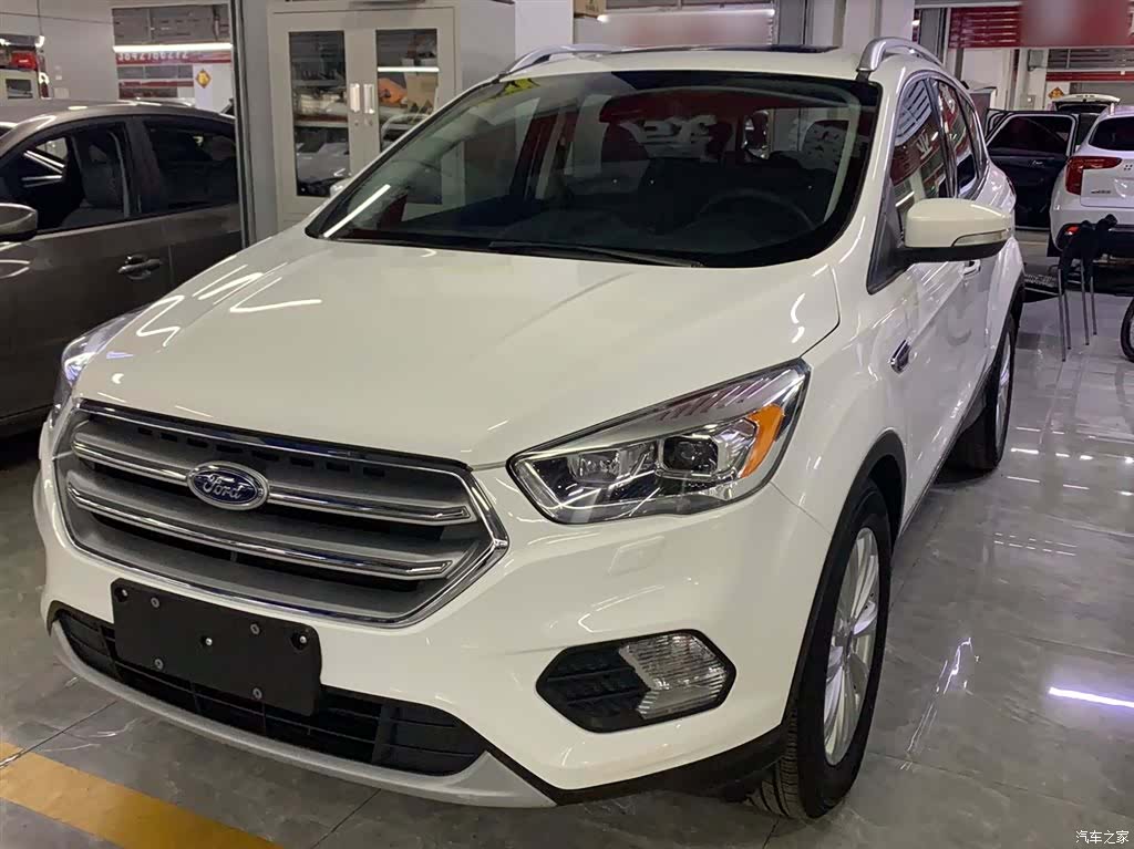 Ford Kuga, 2018 1