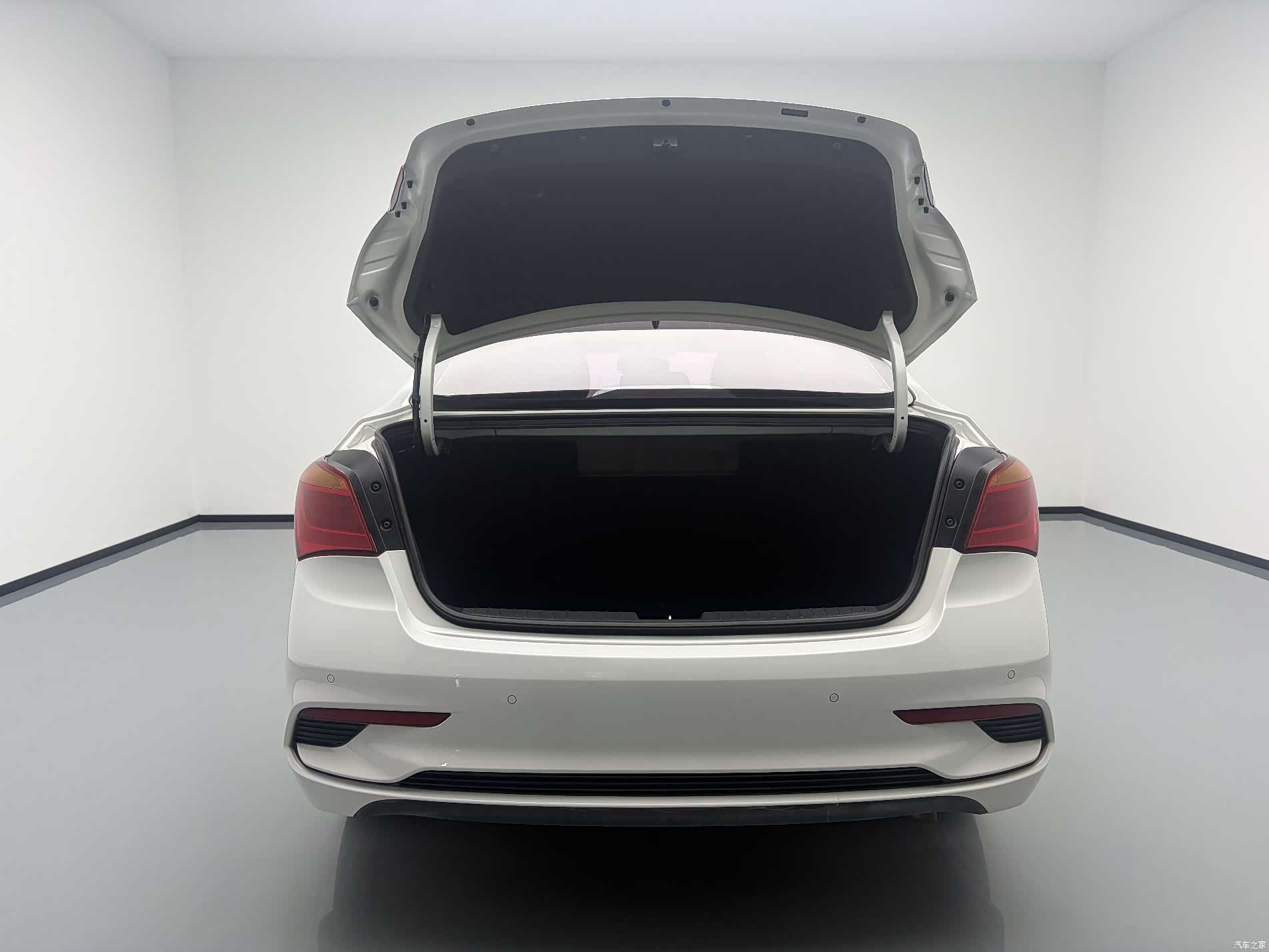 Hyundai GLS, 2019 18