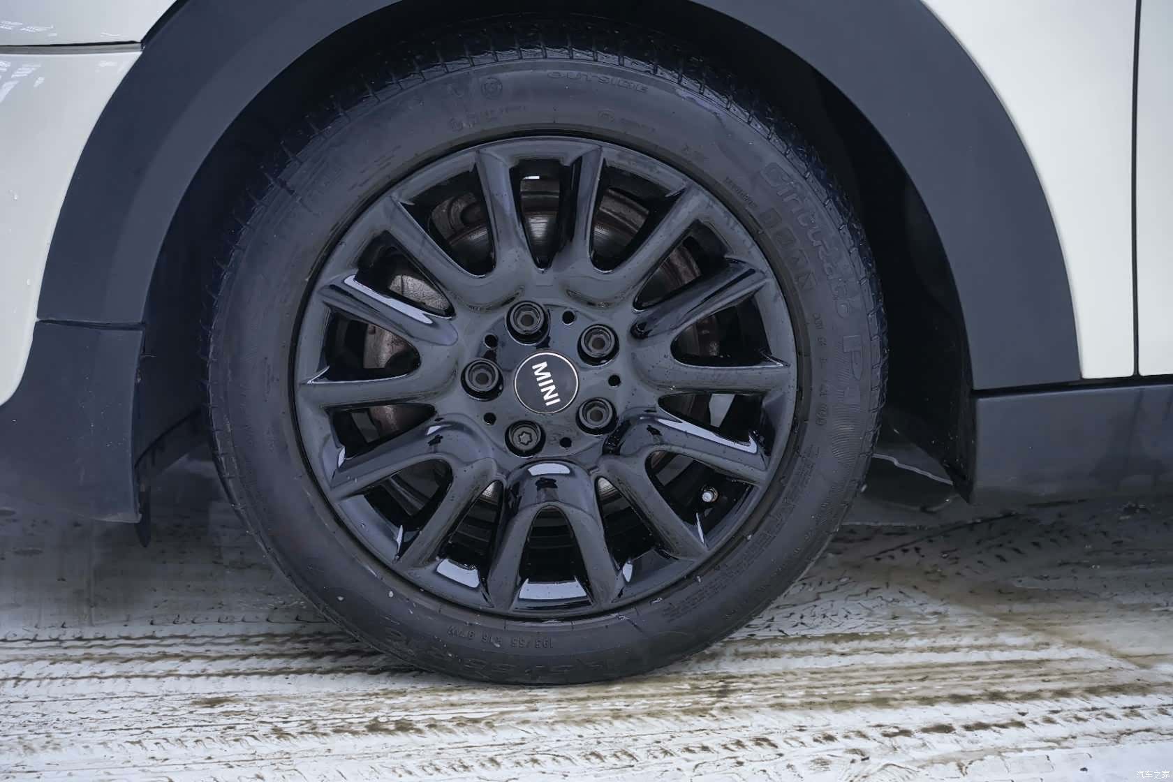 Mini ONE, 2019 10