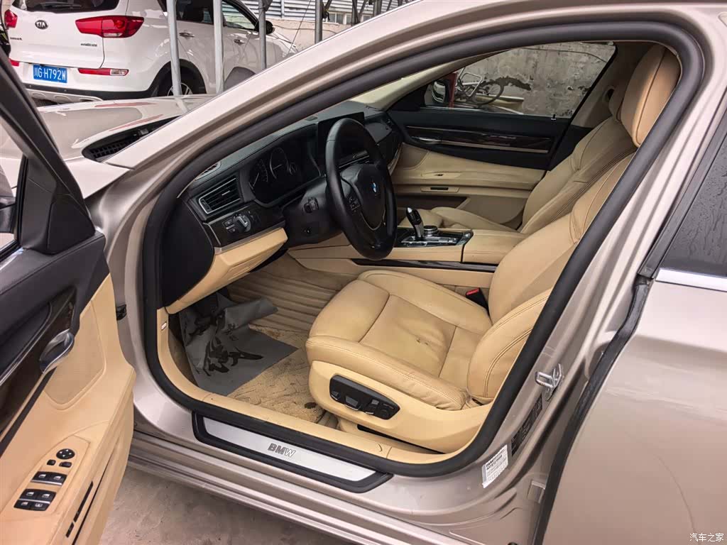 BMW 7 Series, 2013 11