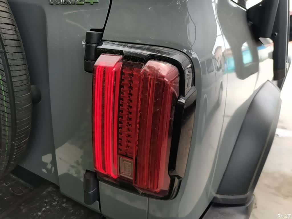 Tank 300, 2023 8