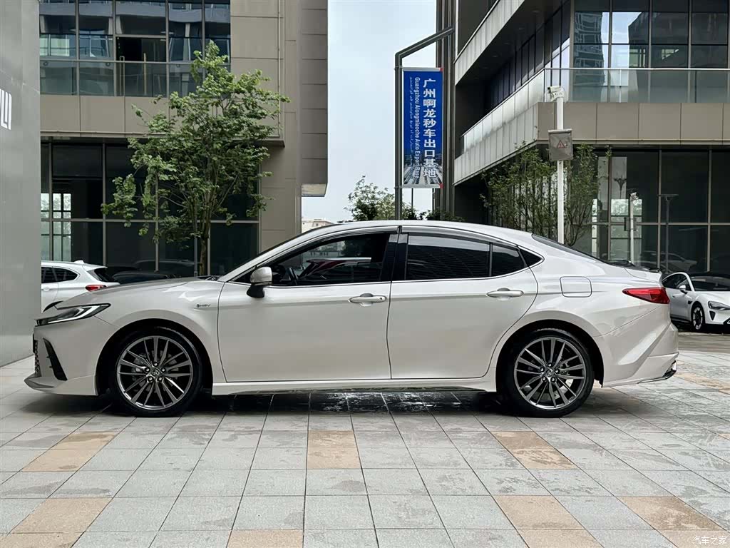Toyota Camry, 2024 4
