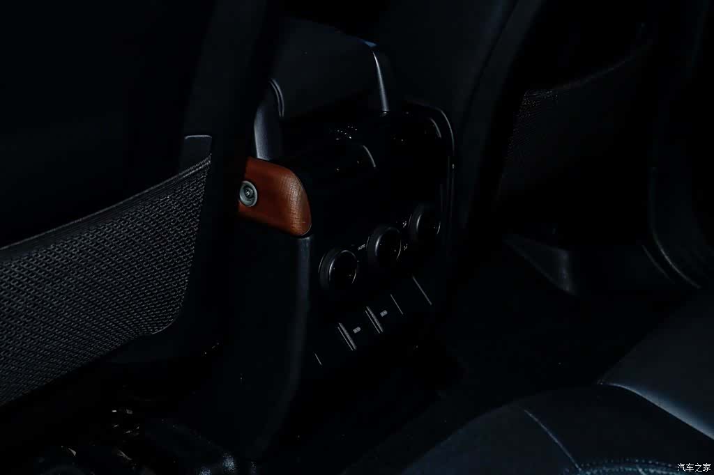 Land Rover Defender, 2023 10