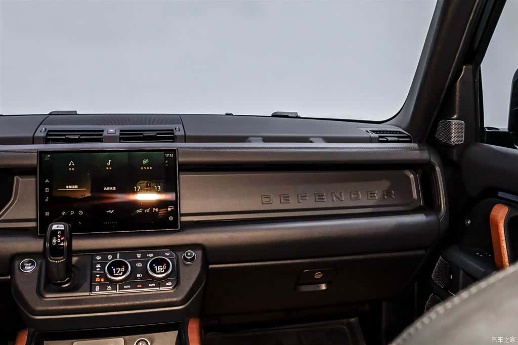 Land Rover Defender, 2023 27