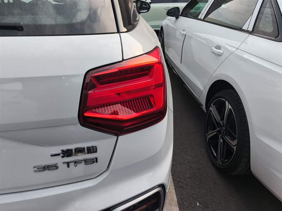 Audi Q2L