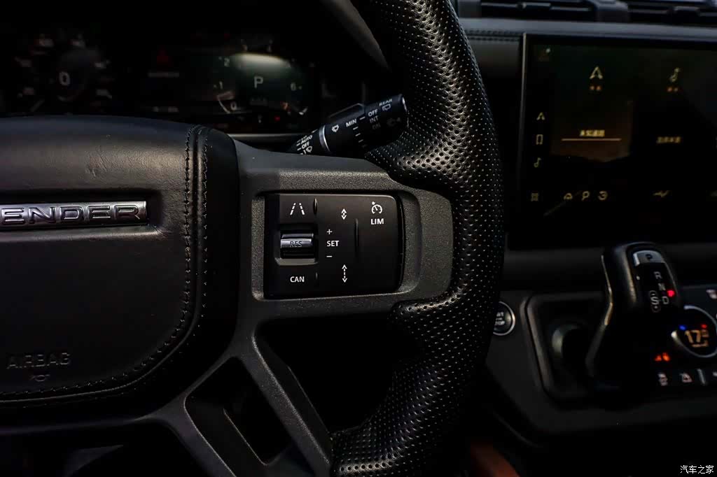 Land Rover Defender, 2023 15