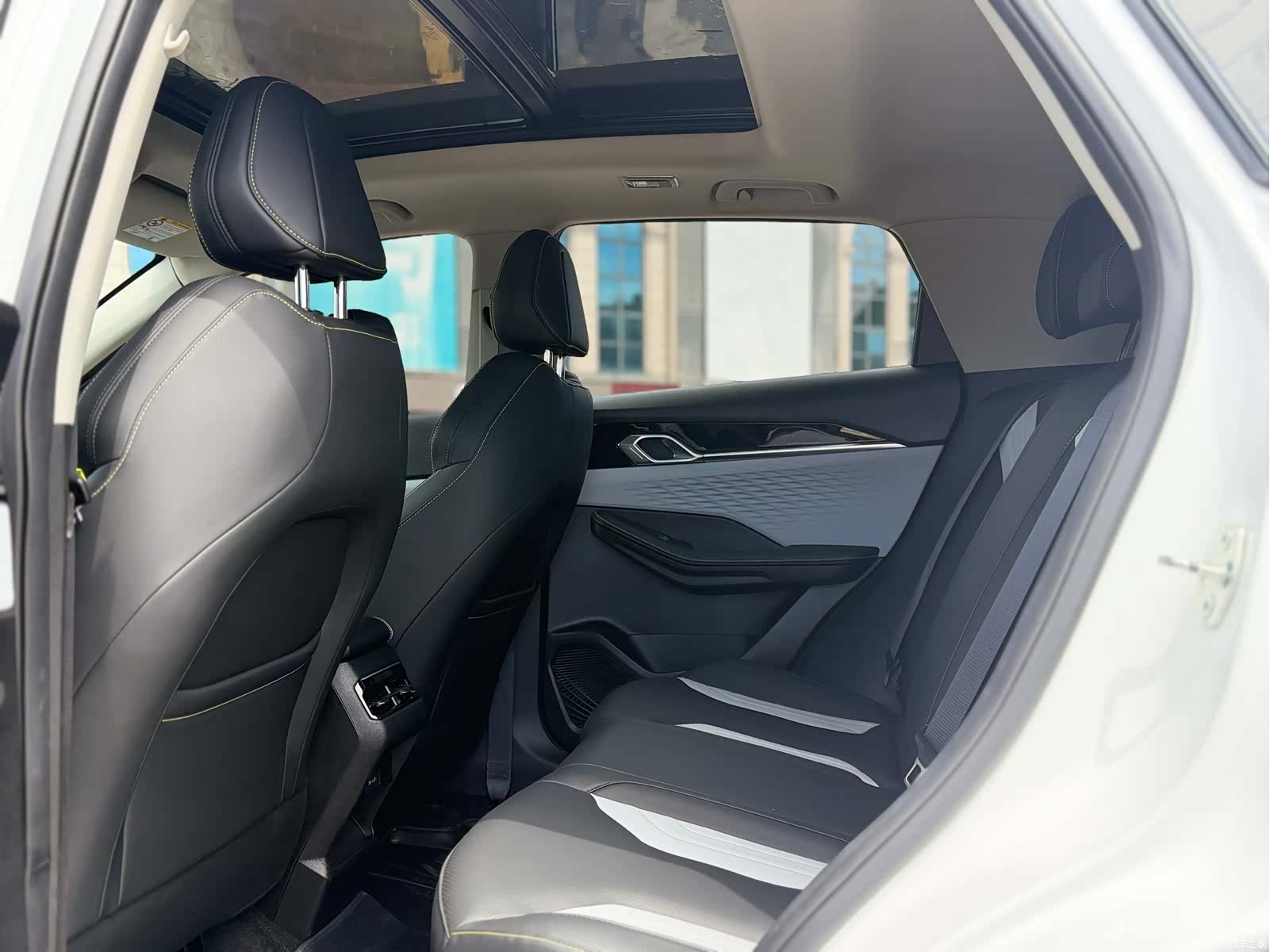 Geely Coolray, 2023 9