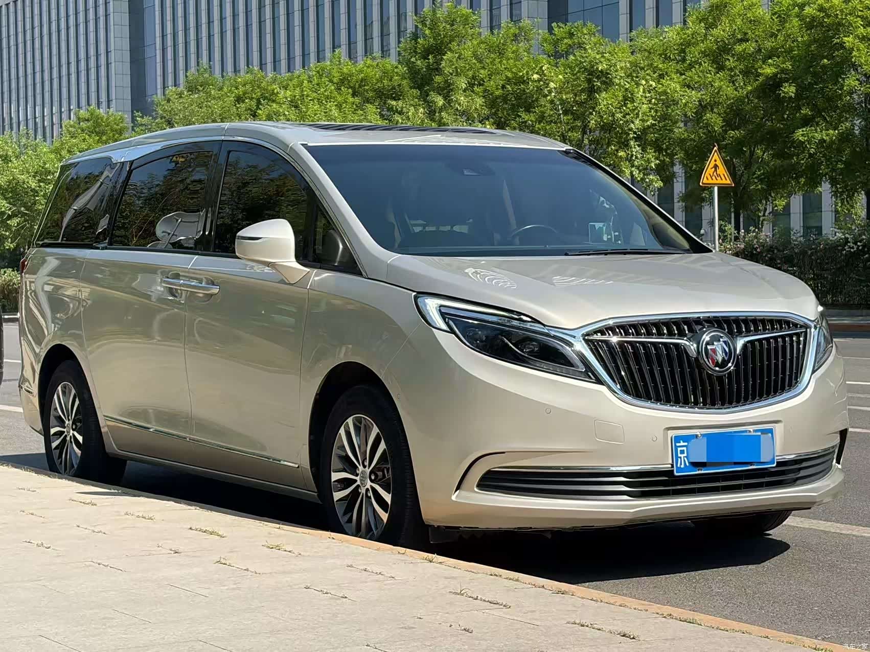 Buick GL8, 2017 3