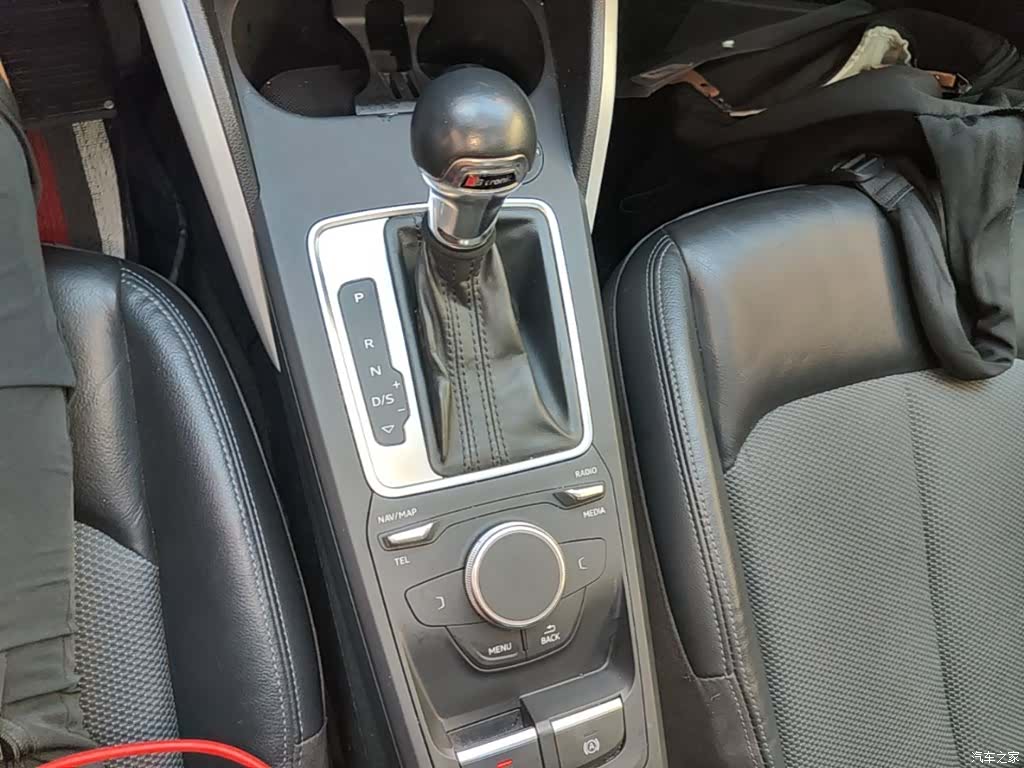 Audi Q2L, 2019 14