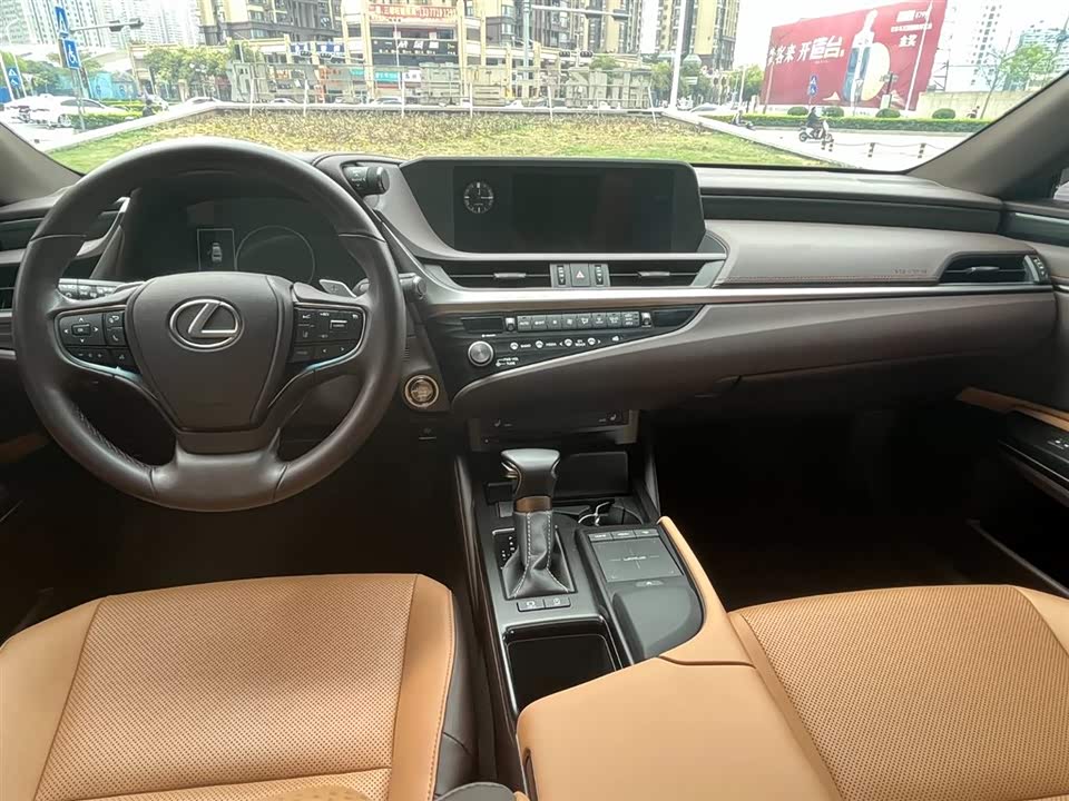 Lexus ES