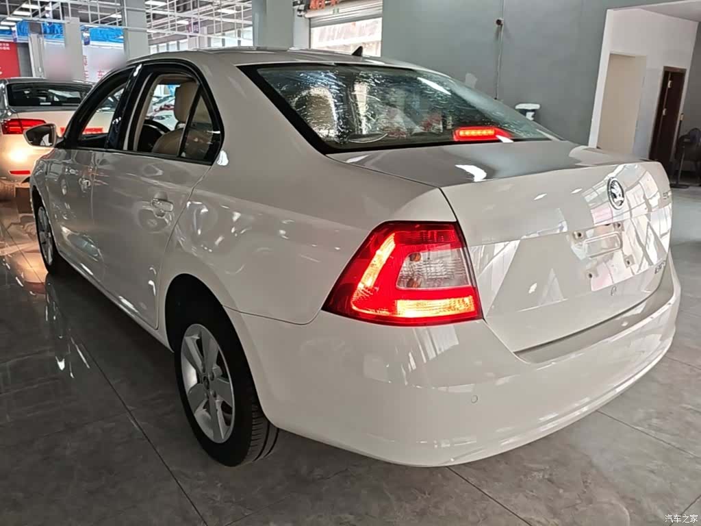 Skoda Rapid, 2015 все фото