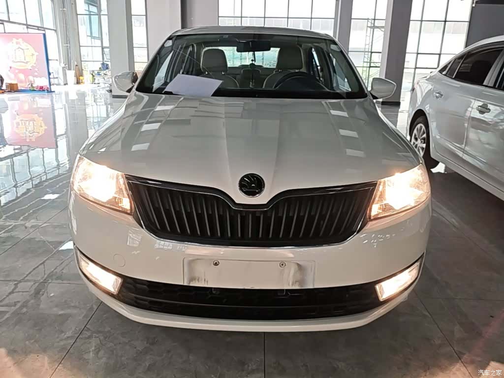 Skoda Rapid, 2015 3