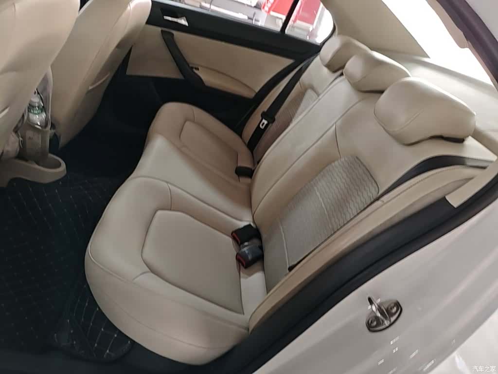 Skoda Rapid, 2015 17