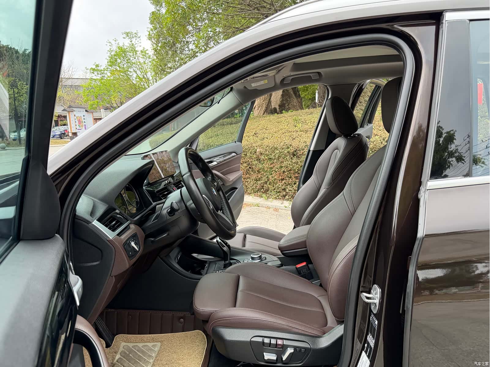 BMW X1, 2022 все фото