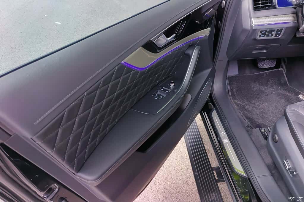 Hongqi HS5, 2020 7