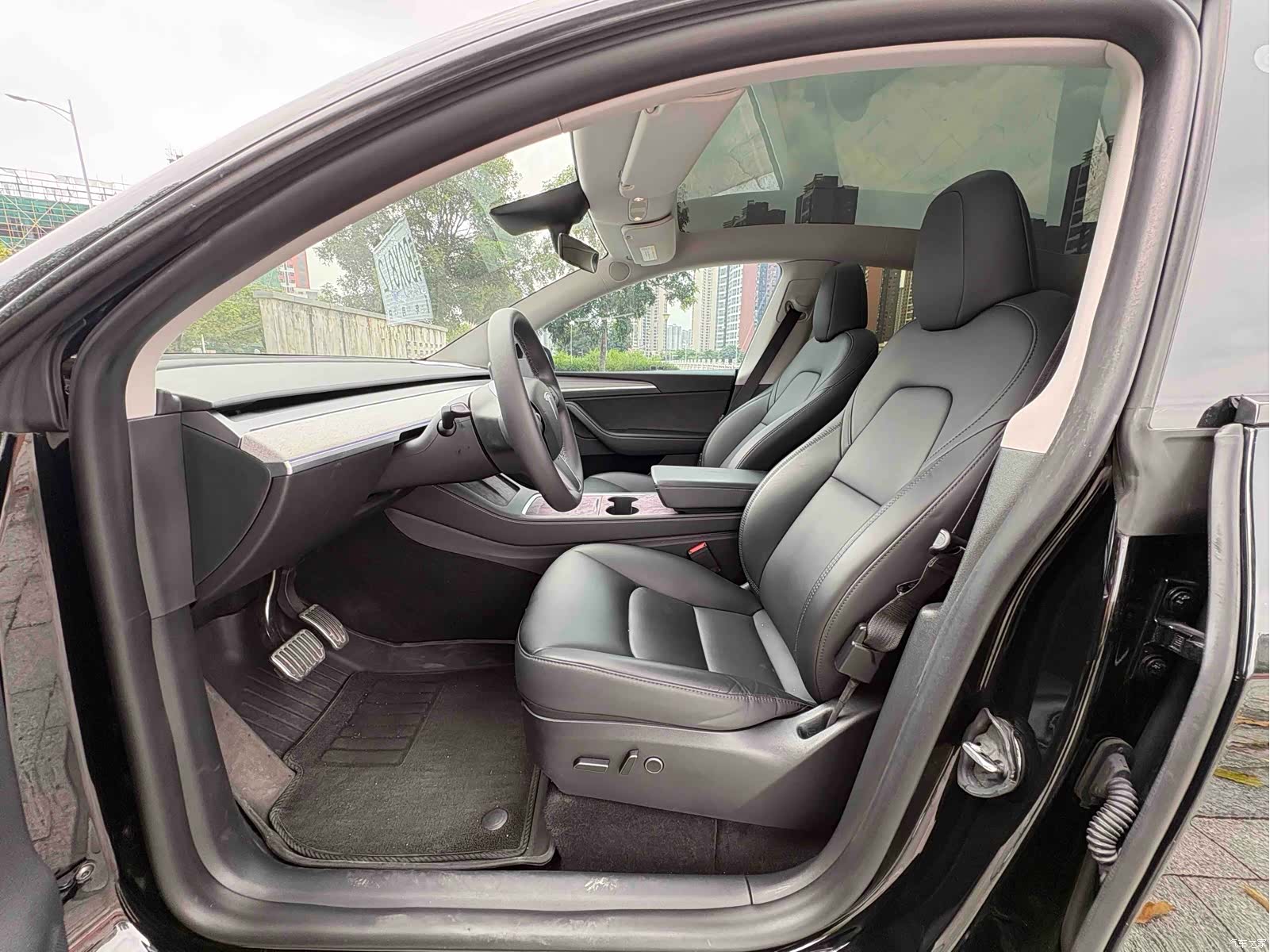 Tesla Model Y, 2023 4